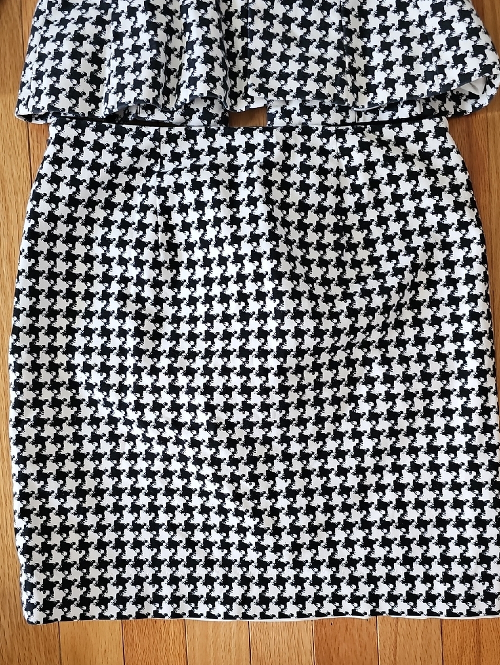 White House Black Market Black and White Houndstooth Suit Skirt - Picture 8 of 11